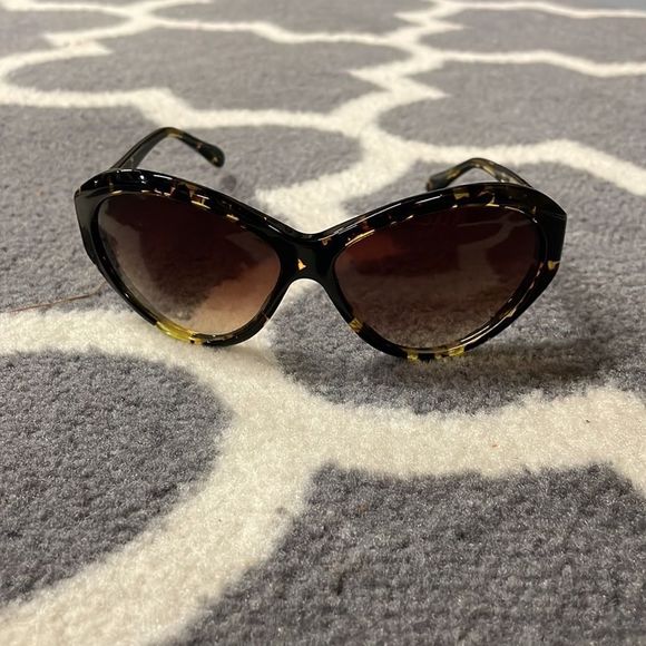 Oliver People Sunglasses with cloth sleeve and case main image 14